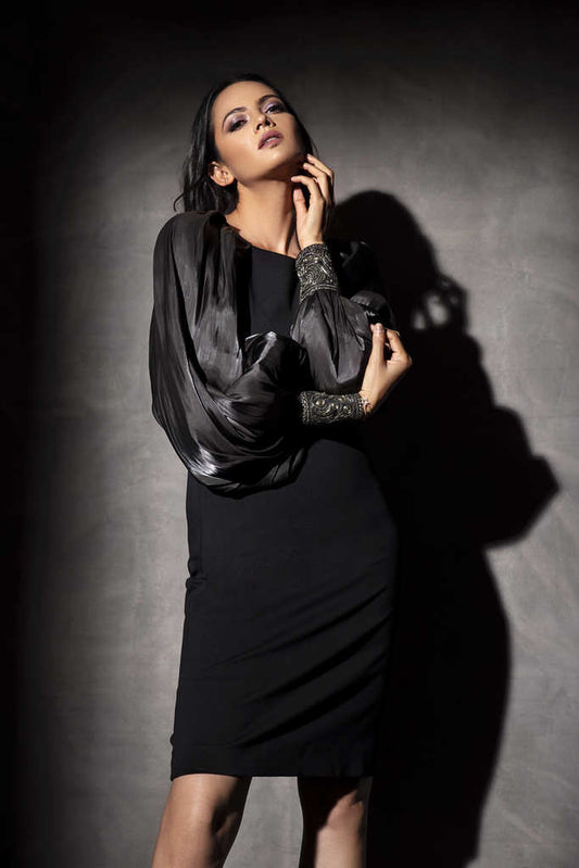Balloon Sleeved Fitted Black Dress