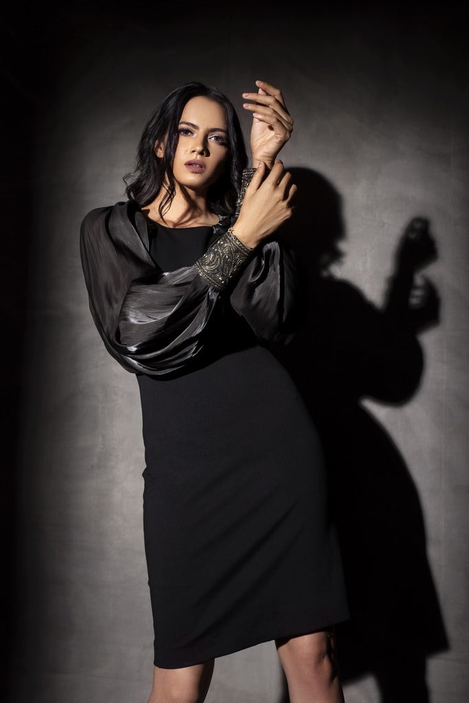 Balloon Sleeved Fitted Black Dress